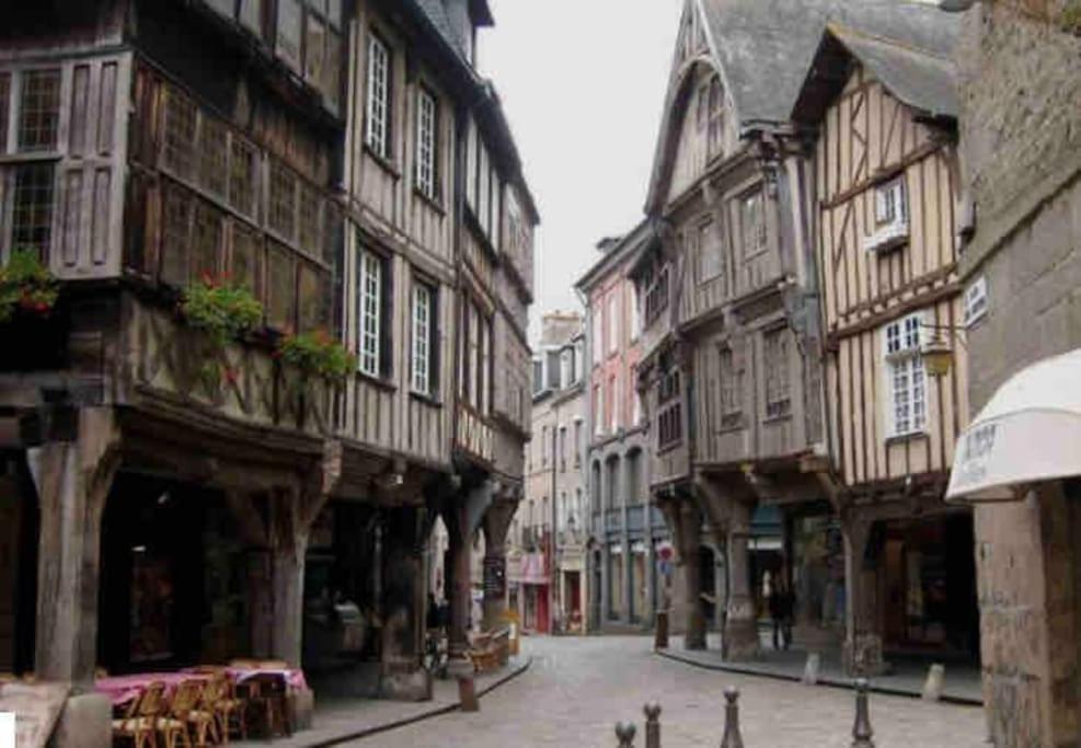 Appartement En Plein Coeur Historique De 디난 외부 사진